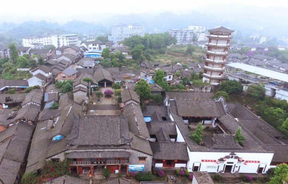 成都高温市民涌入地铁站纳凉，高温天气该如何正确避暑？游戏画面